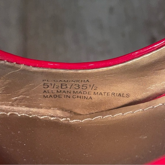 NWOT BCBG PARIS patent leather pumps - Picture 9 of 11